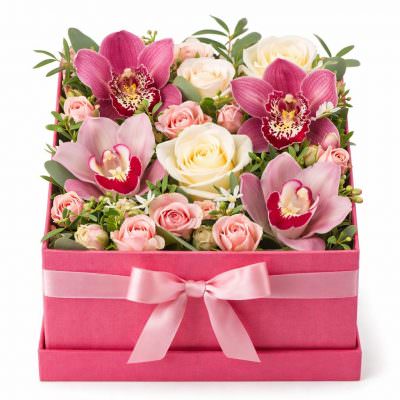 Букет в шляпной коробке «Розовый шарм»