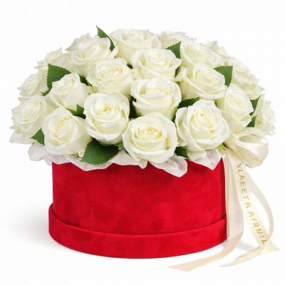 Шляпная коробка с розами «Белоснежные мечты»