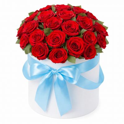 Шляпная коробка с красными розами «Летний вальс»