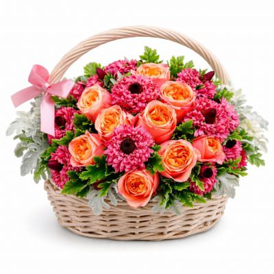 Корзина с красивыми цветами «Закатные оттенки»