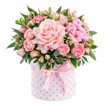 Цветочная композиция в шляпной коробке «Розовые мечты»